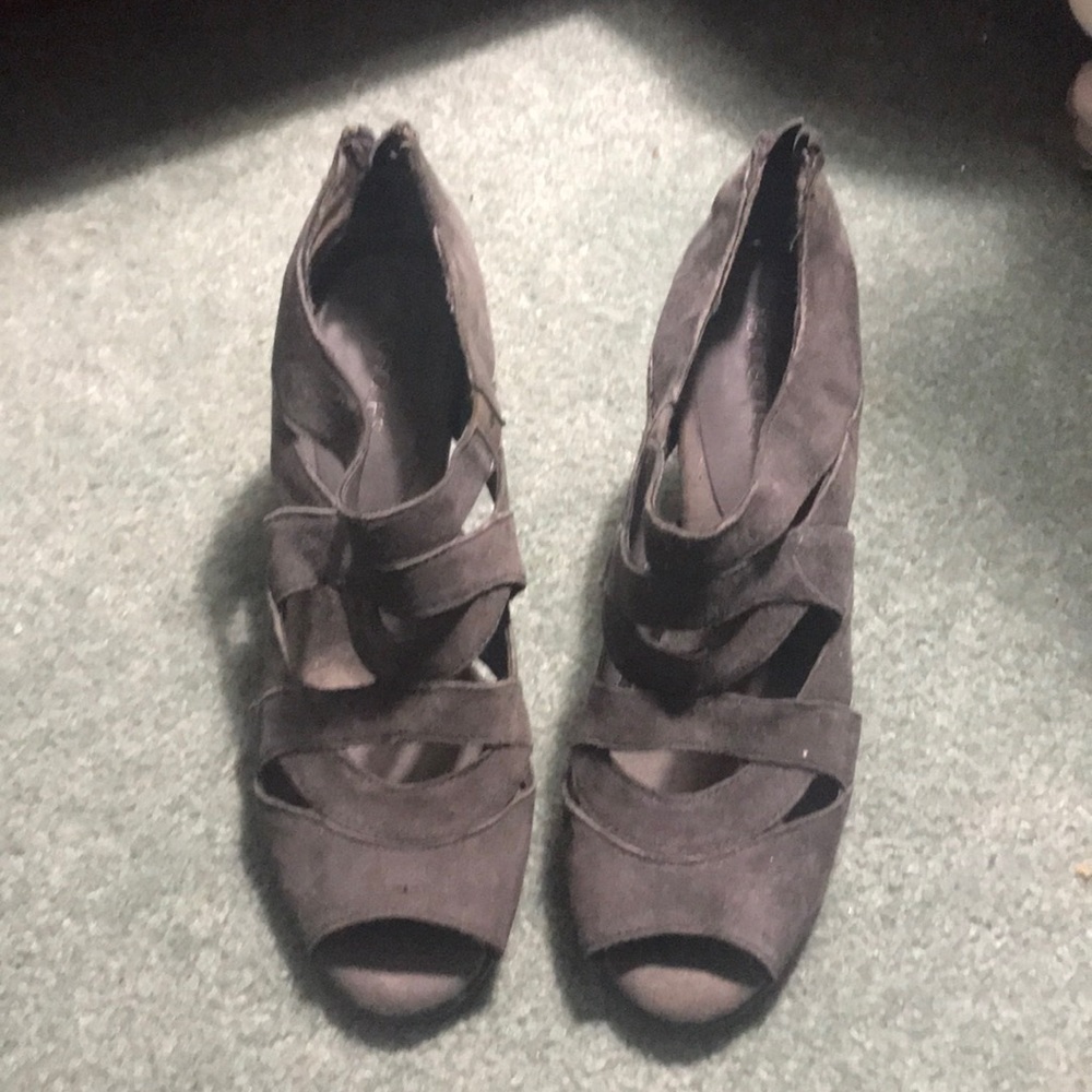 Size 11 Gray Suede Heels with Criss Cross Detail - Picture 2 of 4